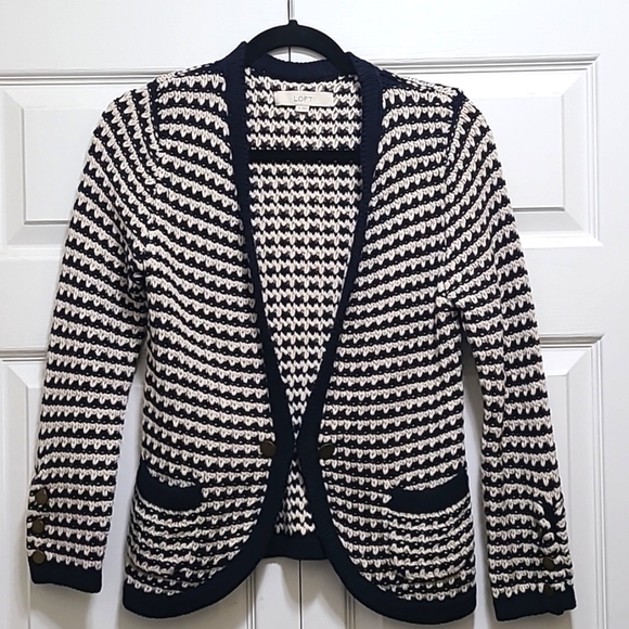LOFT CARDIGAN SIZE M NAVY CREAM HEAVY KNIT CLASP FRONT - Picture 1 of 12